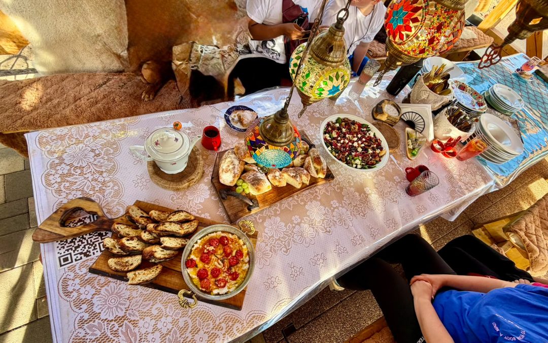 Alpakák az asztal körül, pizza a kemencében: ilyen egy „anti-étterem” a Tisza mellett